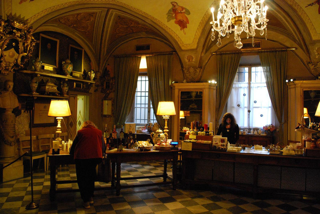 interno Officina Profumo Farmaceutica di Santa Maria Novella